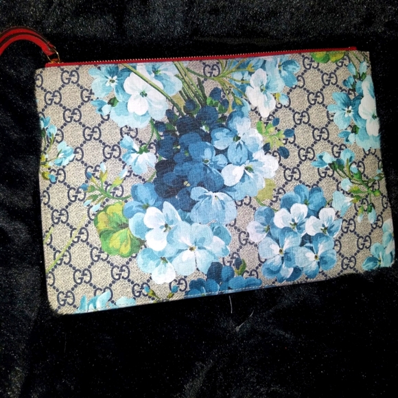Gucci  clutch.. - Picture 1 of 4